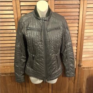 The North Face women’s lightweight puffer jacket